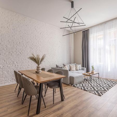 Exclusive Stylish Suite By Prestige Homes Next To The Oktogon بودابست المظهر الخارجي الصورة