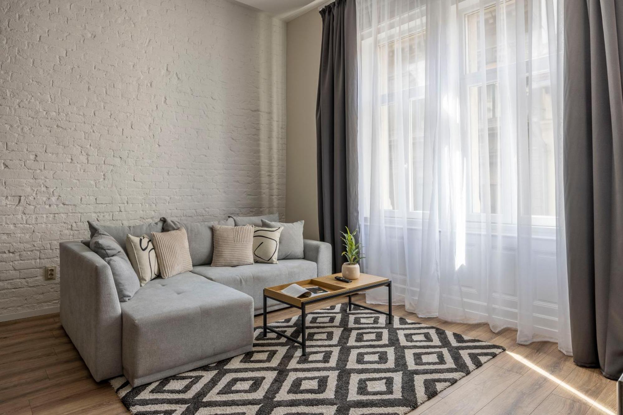 Exclusive Stylish Suite By Prestige Homes Next To The Oktogon بودابست المظهر الخارجي الصورة